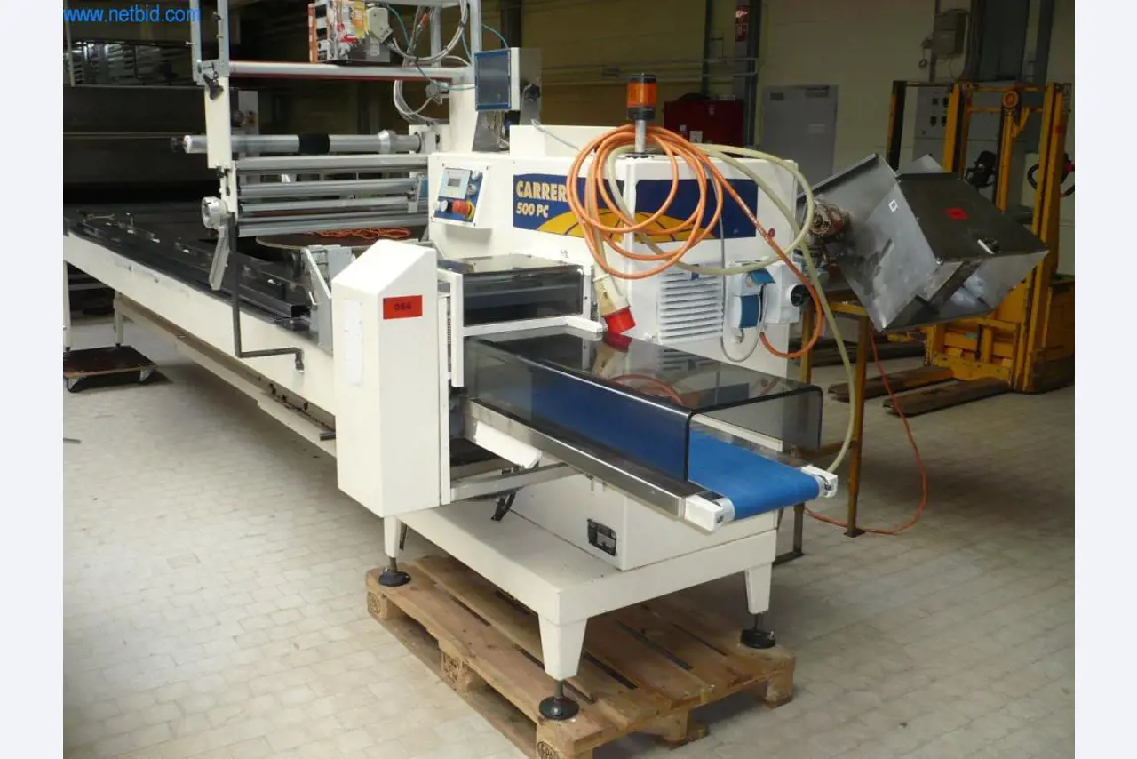 Máquinas de padaria numa grande padaria-1