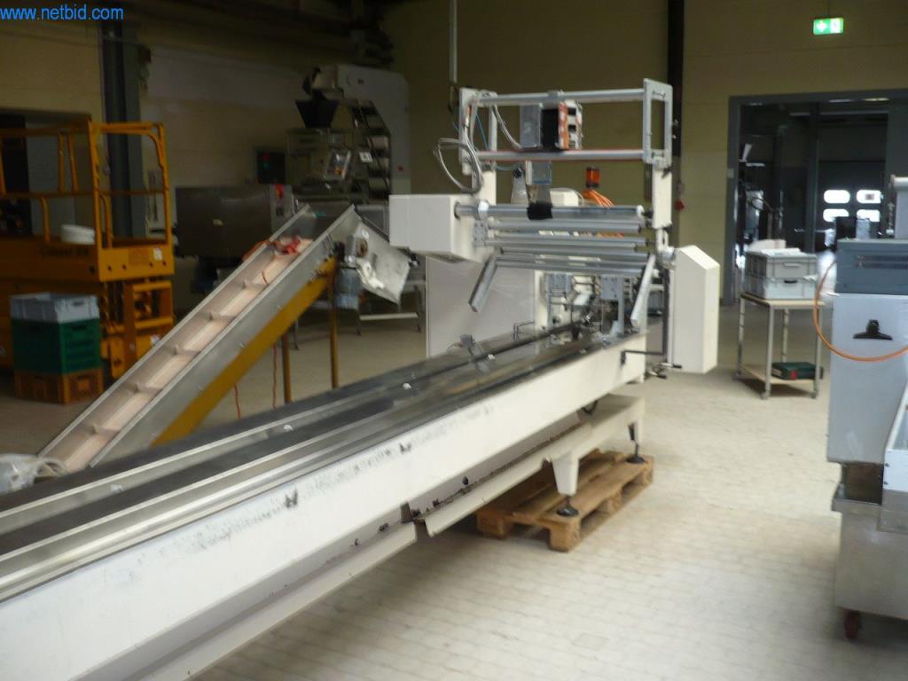 Pekařské stroje ve velké pekárně-2