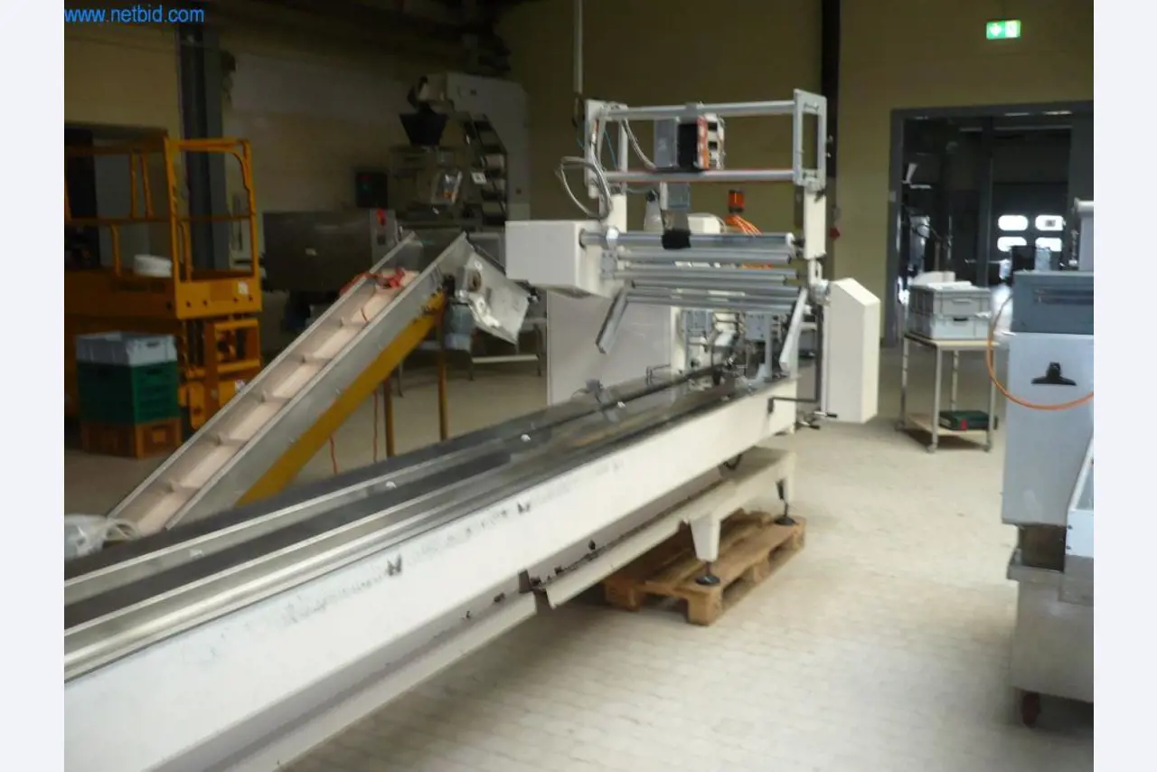 Máquinas de padaria numa grande padaria-2