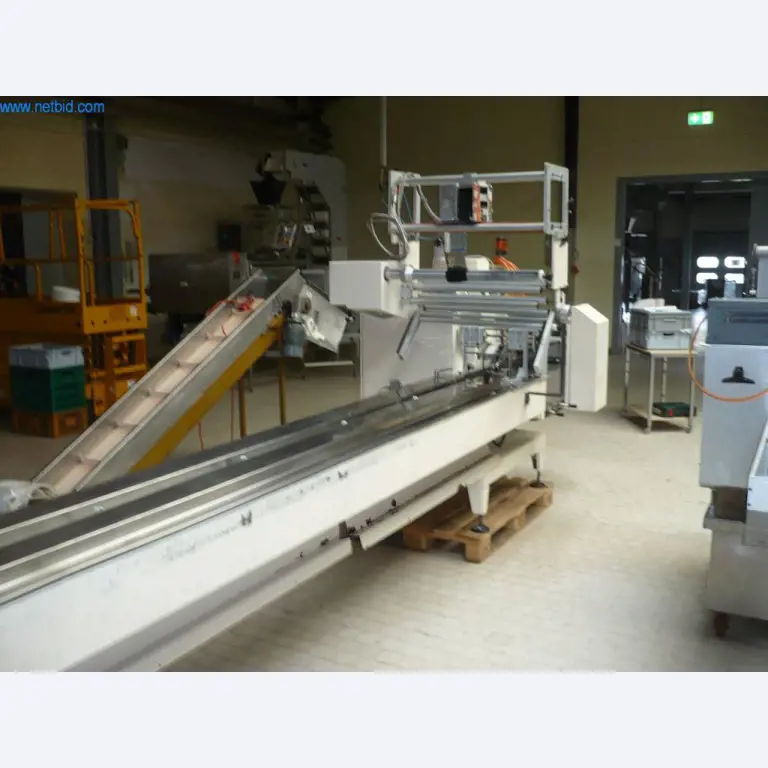 Máquinas de padaria numa grande padaria-2