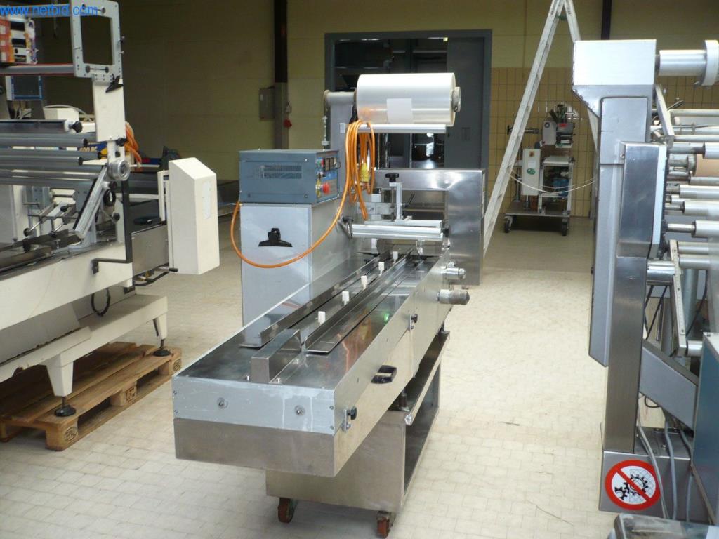 Pekařské stroje ve velké pekárně-2