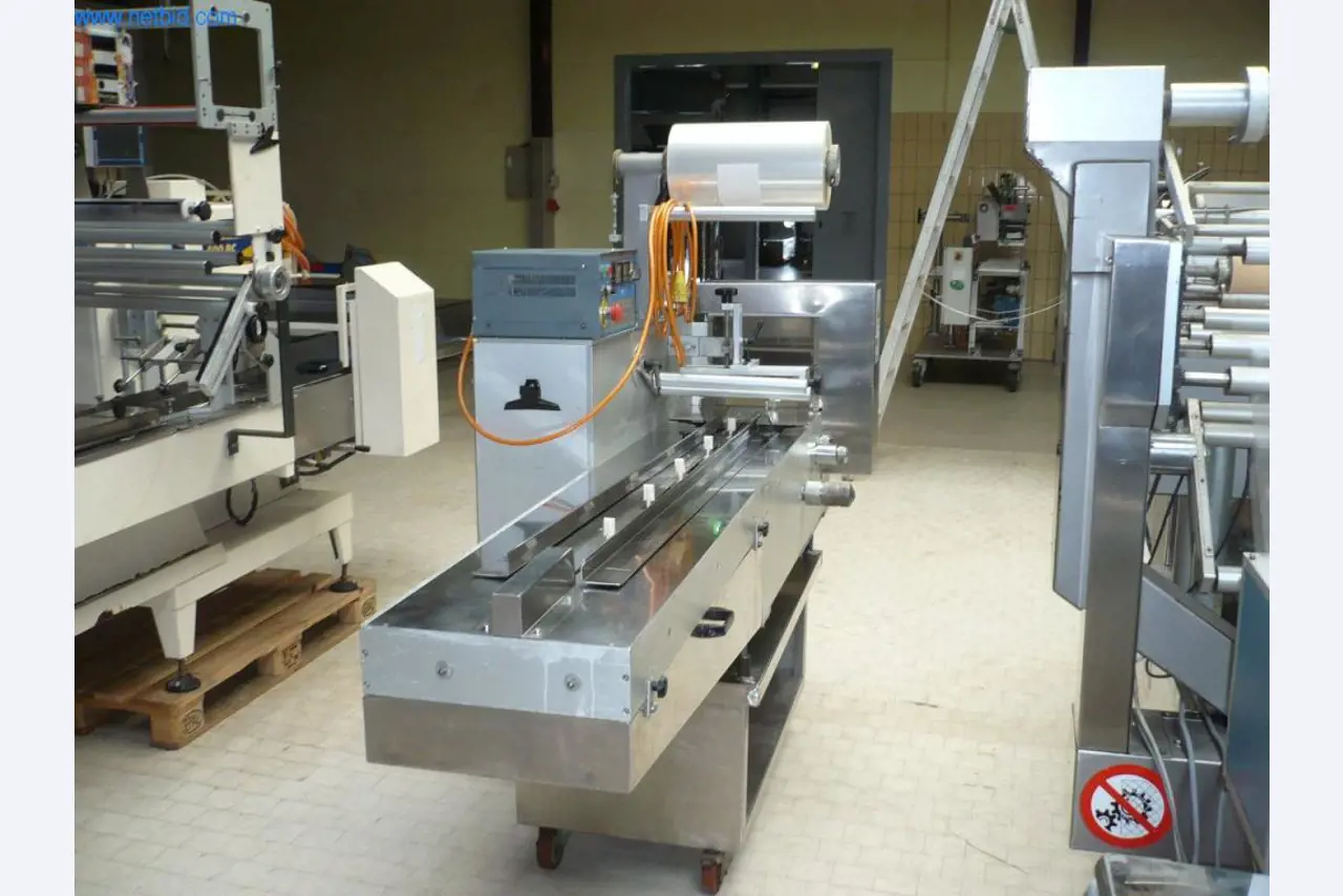 Máquinas de padaria numa grande padaria-2