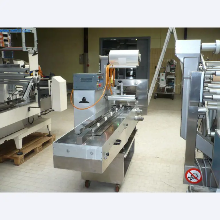 Máquinas de padaria numa grande padaria-2