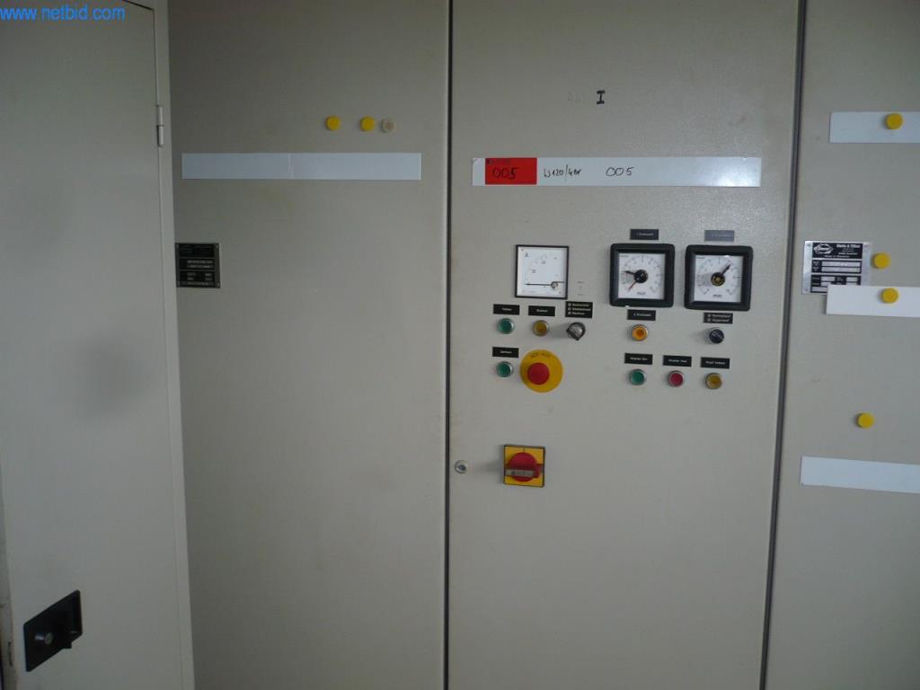 Pekařské stroje ve velké pekárně-3