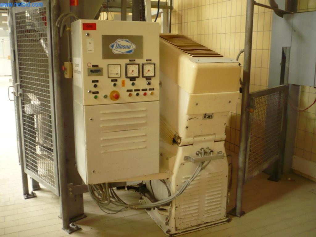 Pekařské stroje ve velké pekárně-5