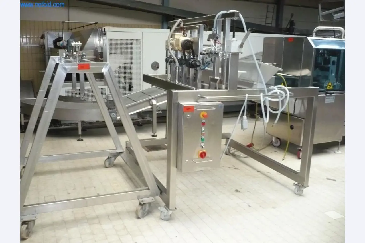 Máquinas de padaria numa grande padaria-1