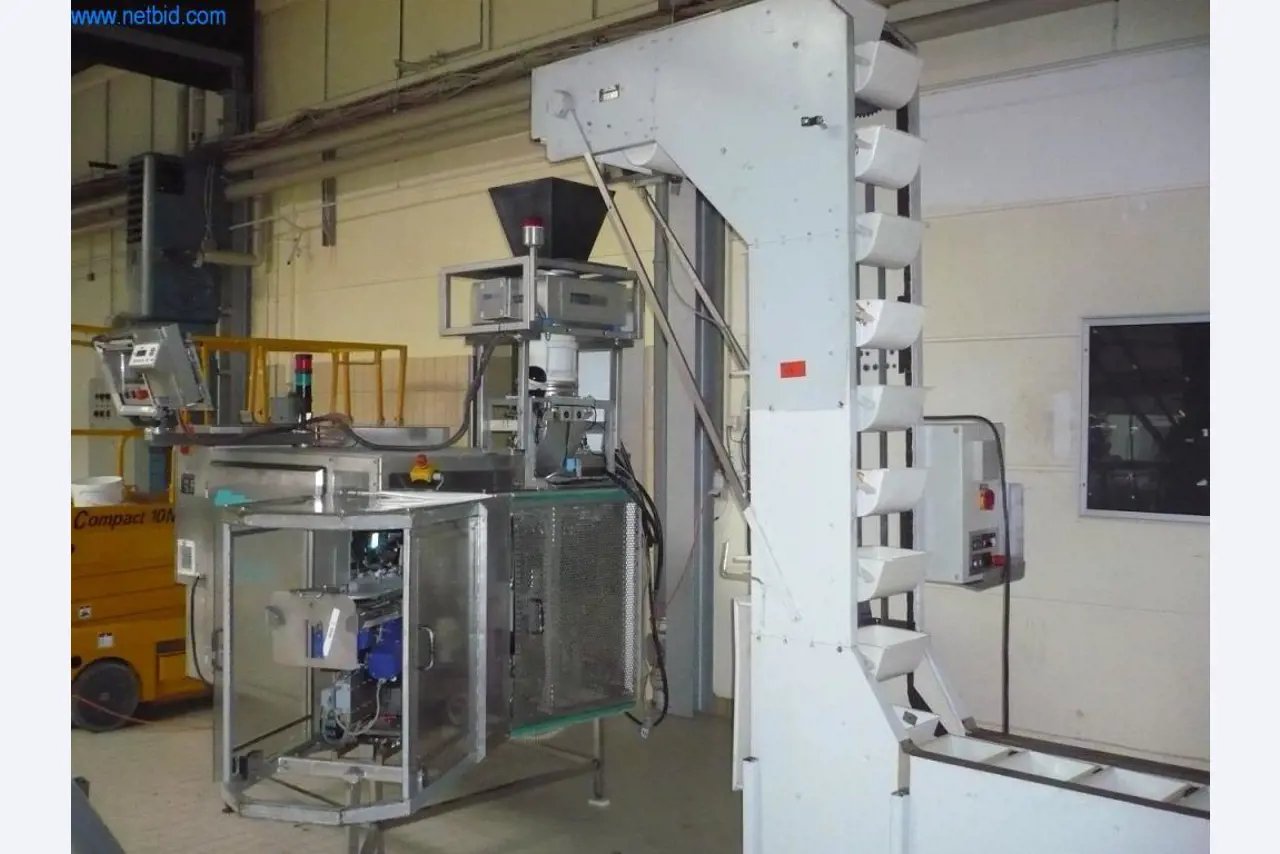 Máquinas de padaria numa grande padaria-2