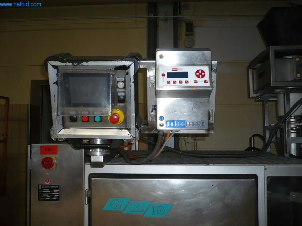 Pekařské stroje ve velké pekárně-3