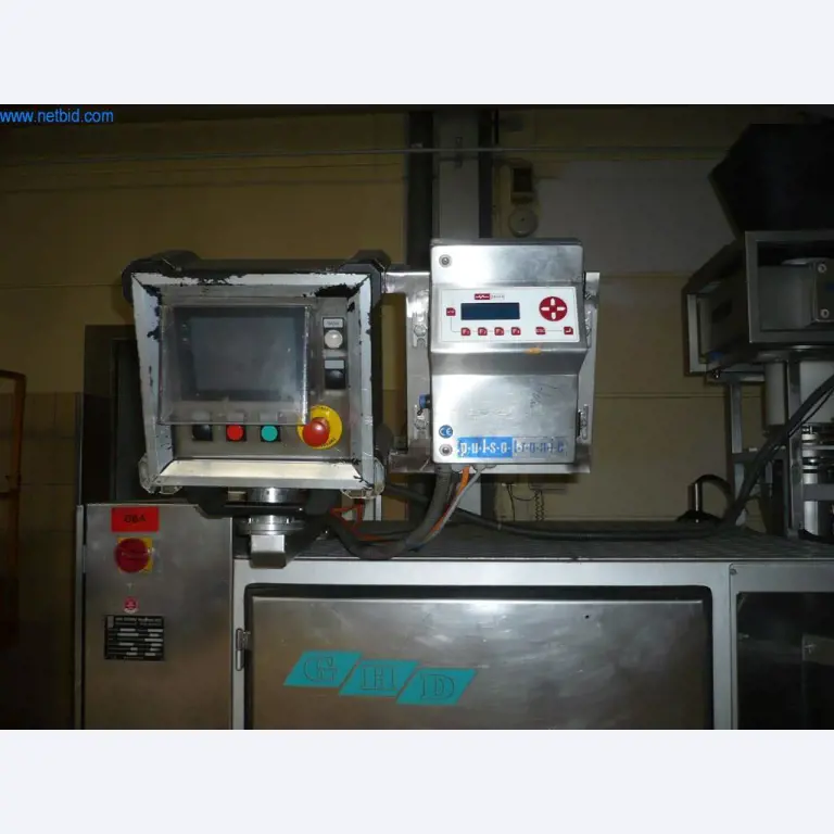 Máquinas de padaria numa grande padaria-3