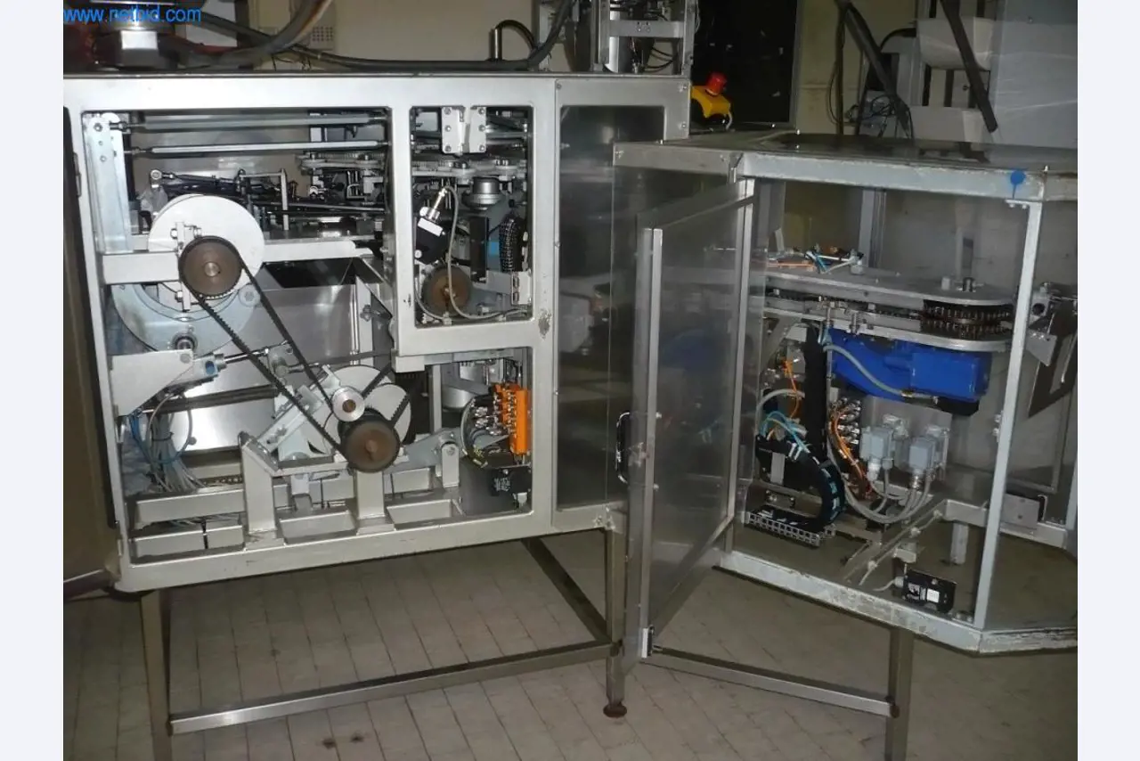 Máquinas de padaria numa grande padaria-4