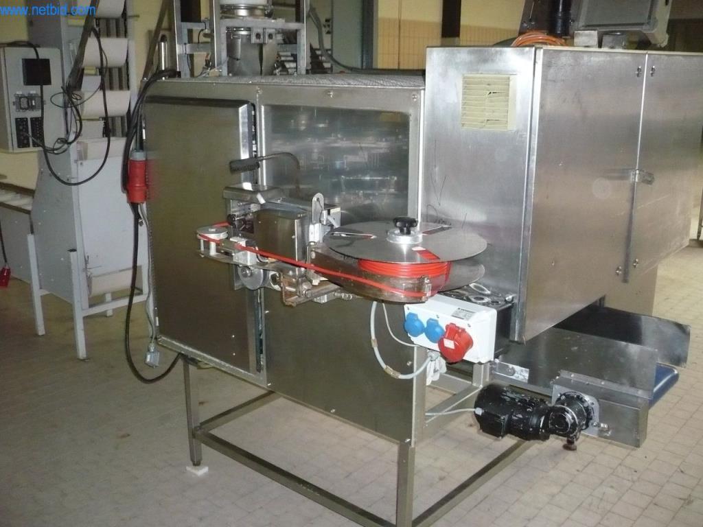 Pekařské stroje ve velké pekárně-5