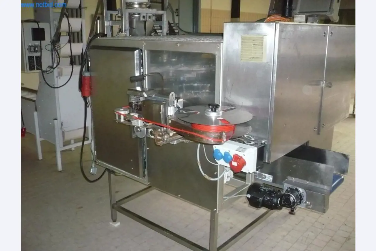 Máquinas de padaria numa grande padaria-5