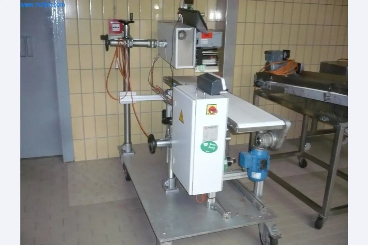 Pekařské stroje ve velké pekárně-1