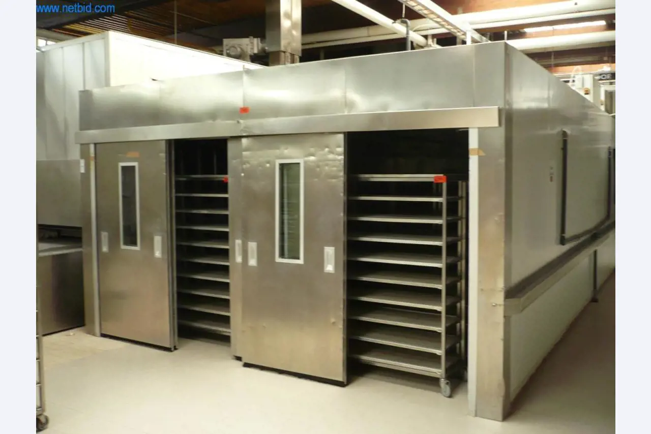 Máquinas de padaria numa grande padaria-1