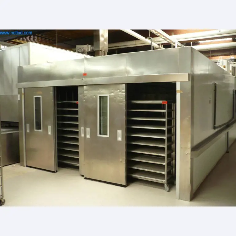 Máquinas de padaria numa grande padaria-1