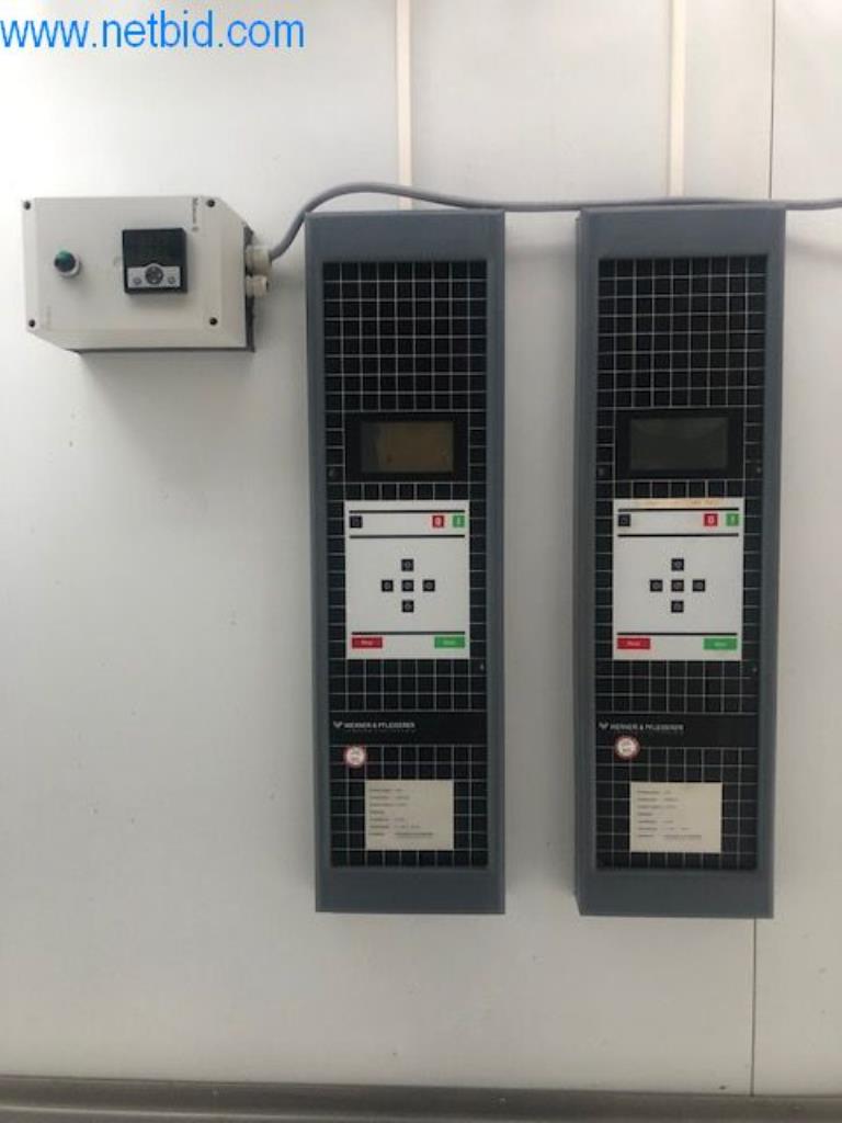 Pekařské stroje ve velké pekárně-3