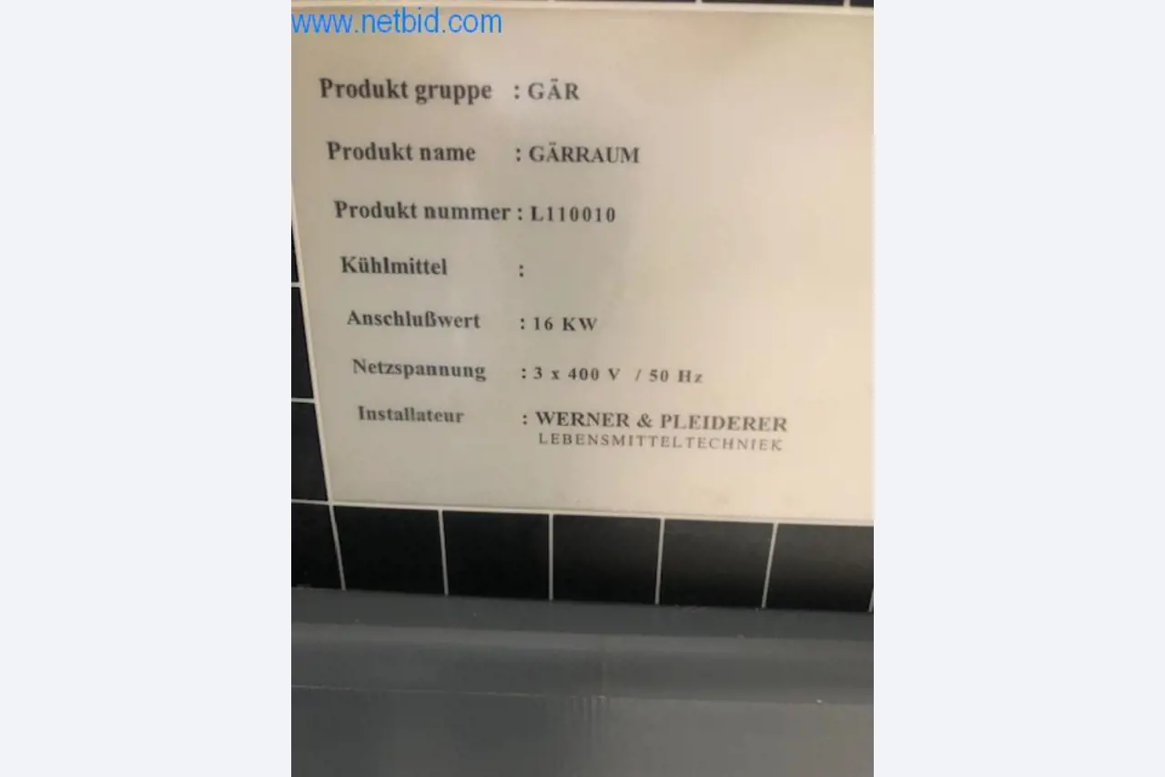 Máquinas de padaria numa grande padaria-4