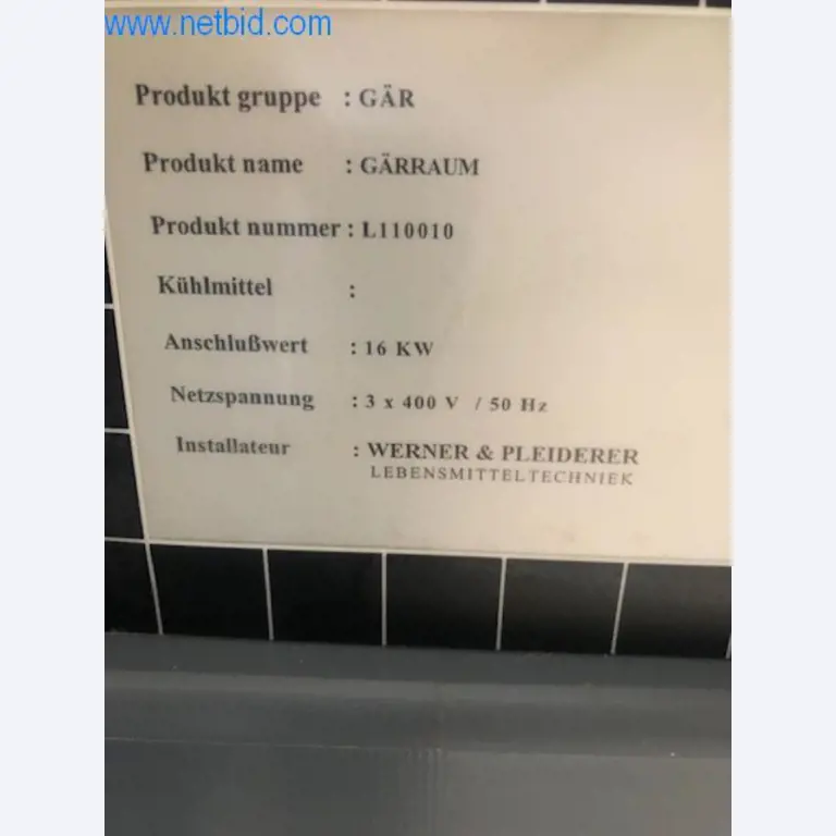 Máquinas de padaria numa grande padaria-4