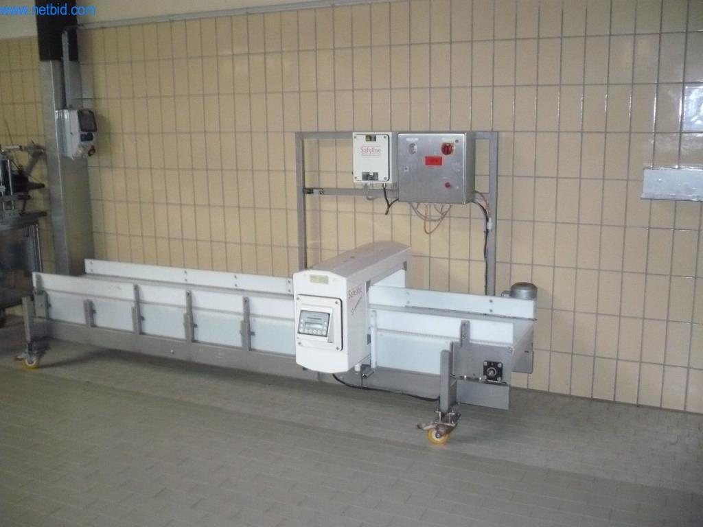 Pekařské stroje ve velké pekárně-1