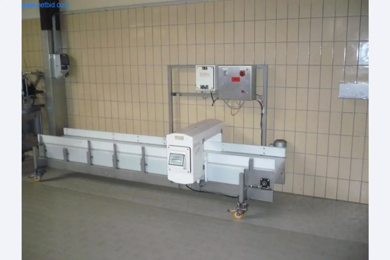 Máquinas de padaria numa grande padaria-1