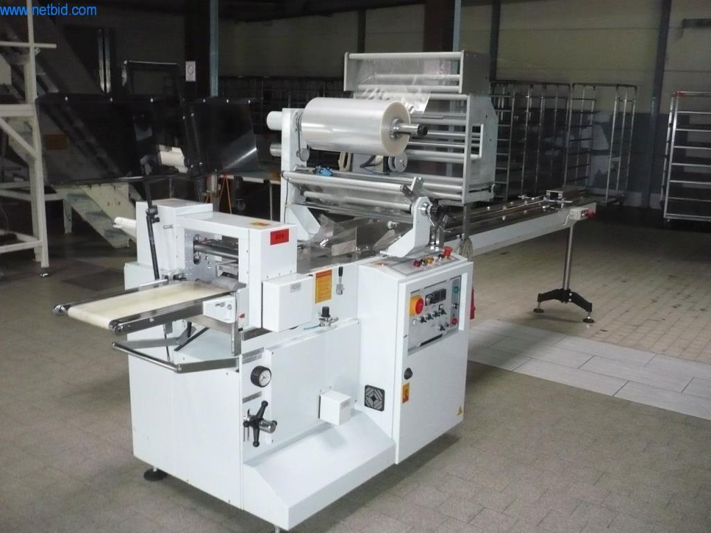 Pekařské stroje ve velké pekárně-2