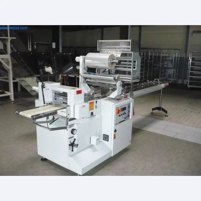 Máquinas de padaria numa grande padaria-2