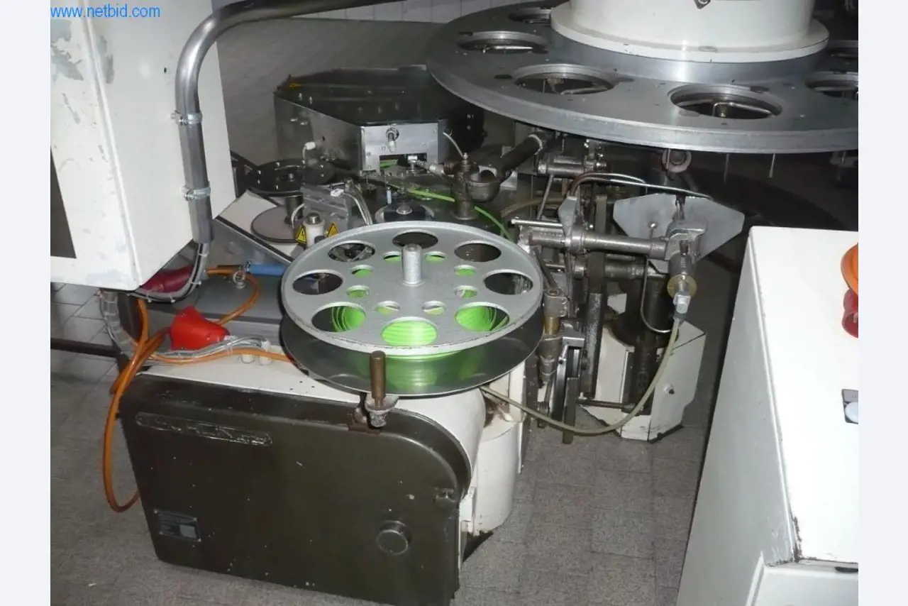 Máquinas de panadería en una gran panadería-2