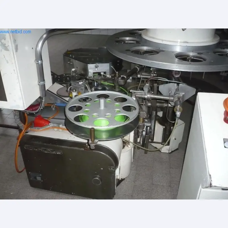 Máquinas de panadería en una gran panadería-2