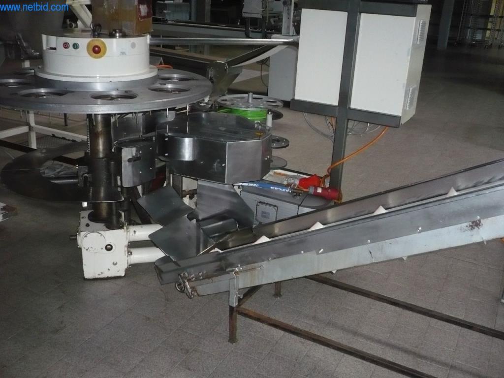 Pekařské stroje ve velké pekárně-3