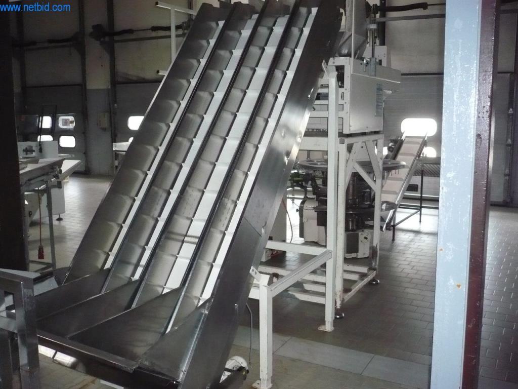 Pekařské stroje ve velké pekárně-2