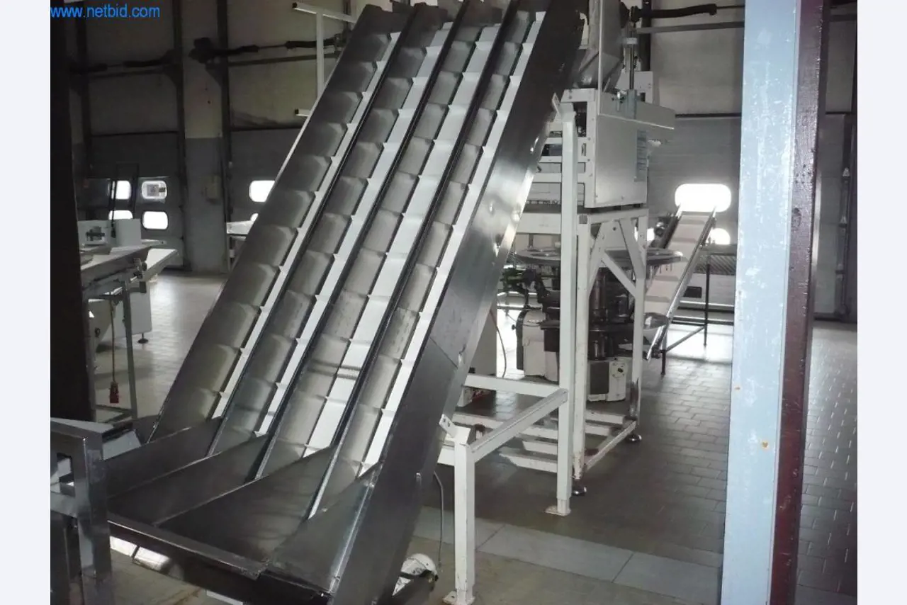 Pekarski stroji v veliki pekarni-2