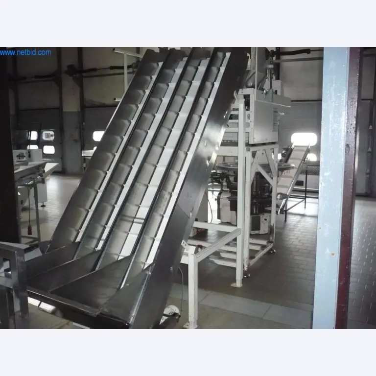 Pekarski stroji v veliki pekarni-2