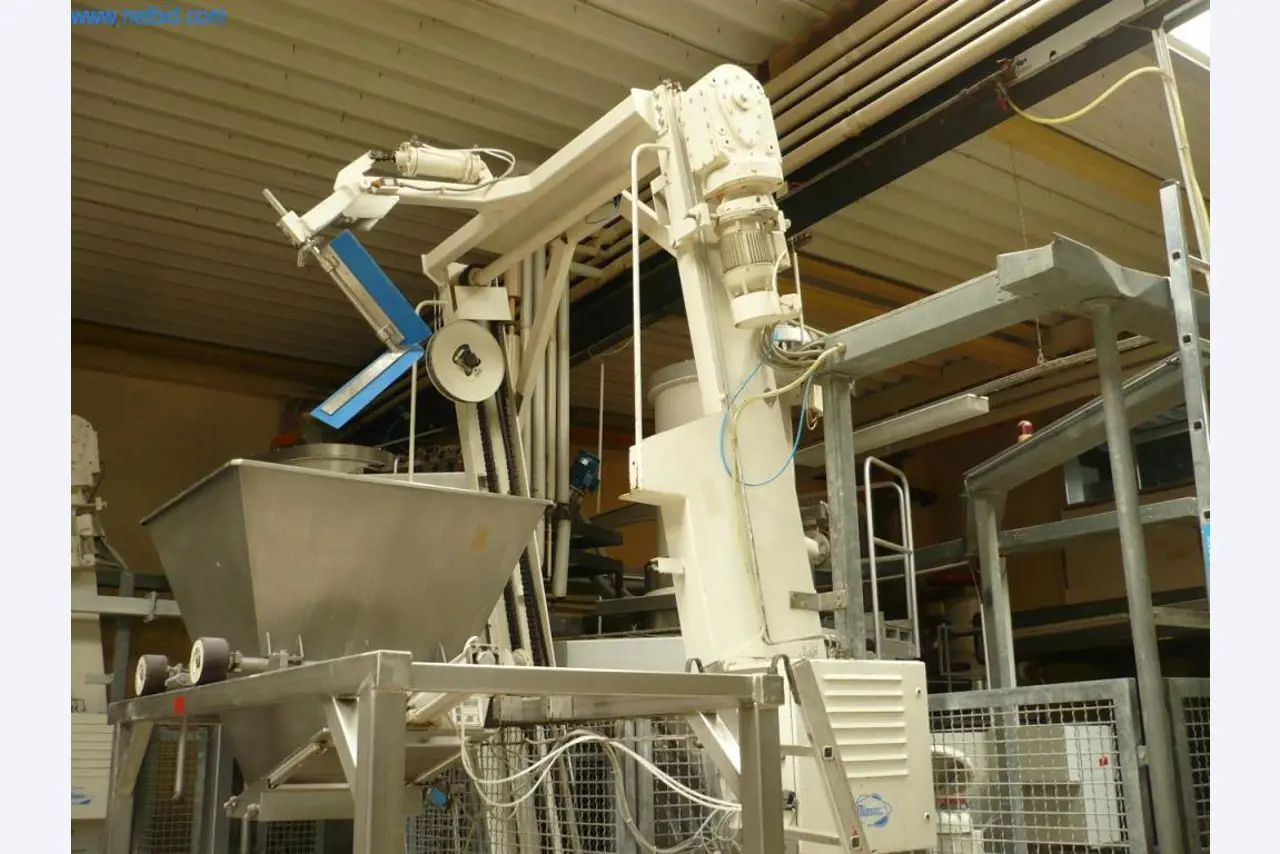 Máquinas de padaria numa grande padaria-2