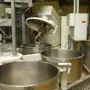 thumbnail-Bakkerijmachines in een grote bakkerij-4