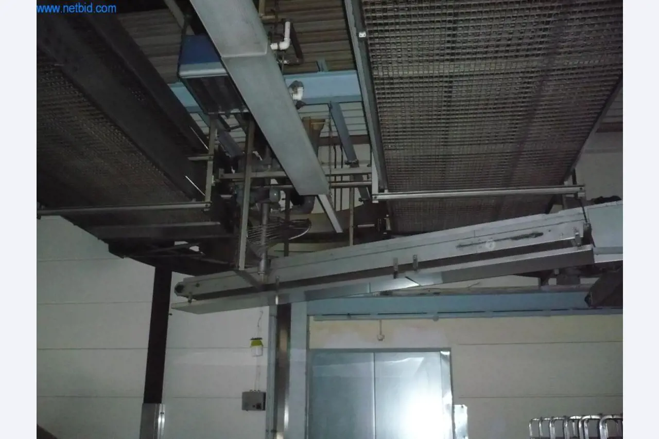 Máquinas de padaria numa grande padaria-1