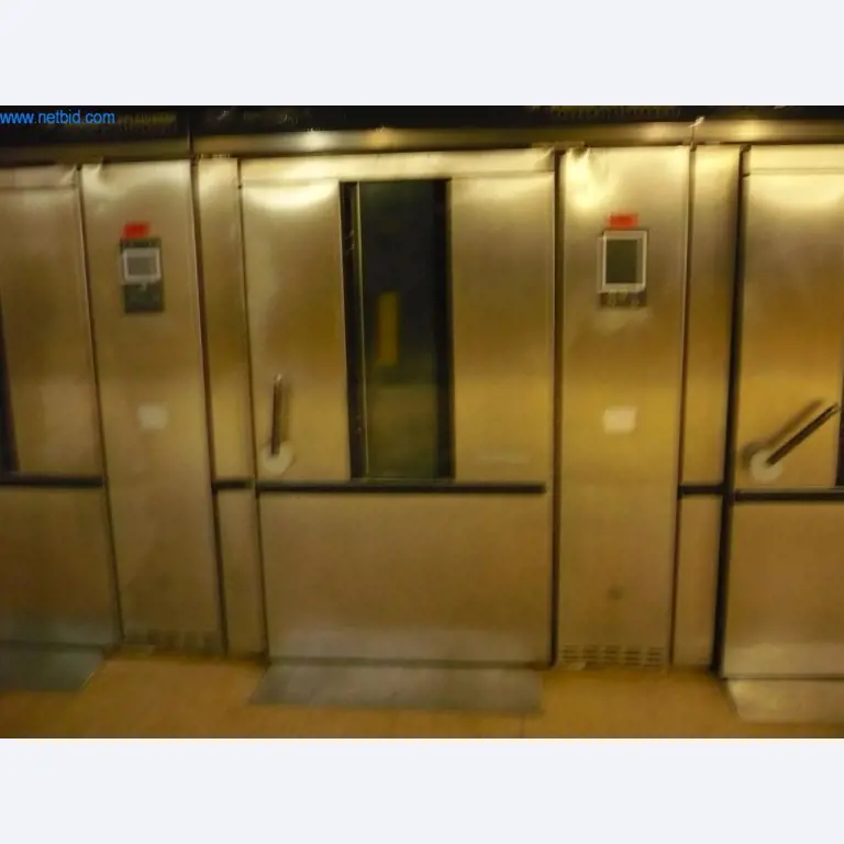 Máquinas de padaria numa grande padaria-1