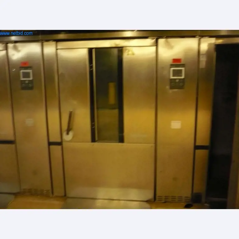 Máquinas de padaria numa grande padaria-1