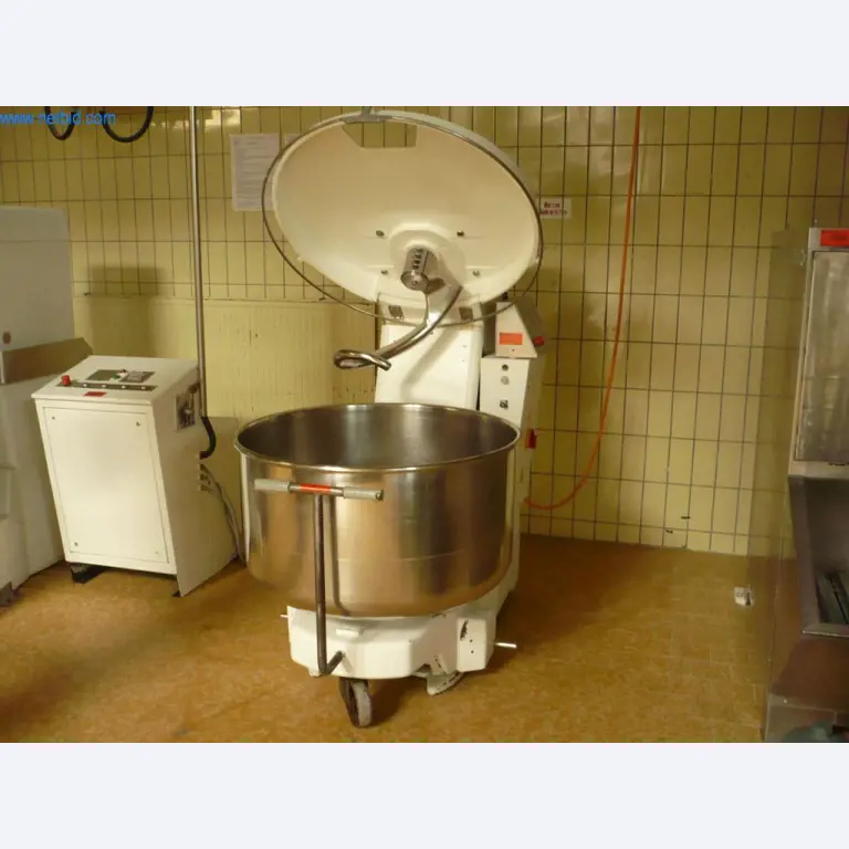 Máquinas de padaria numa grande padaria-1