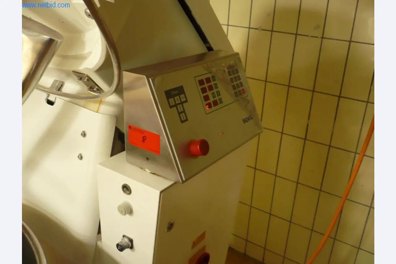 Máquinas de padaria numa grande padaria-2