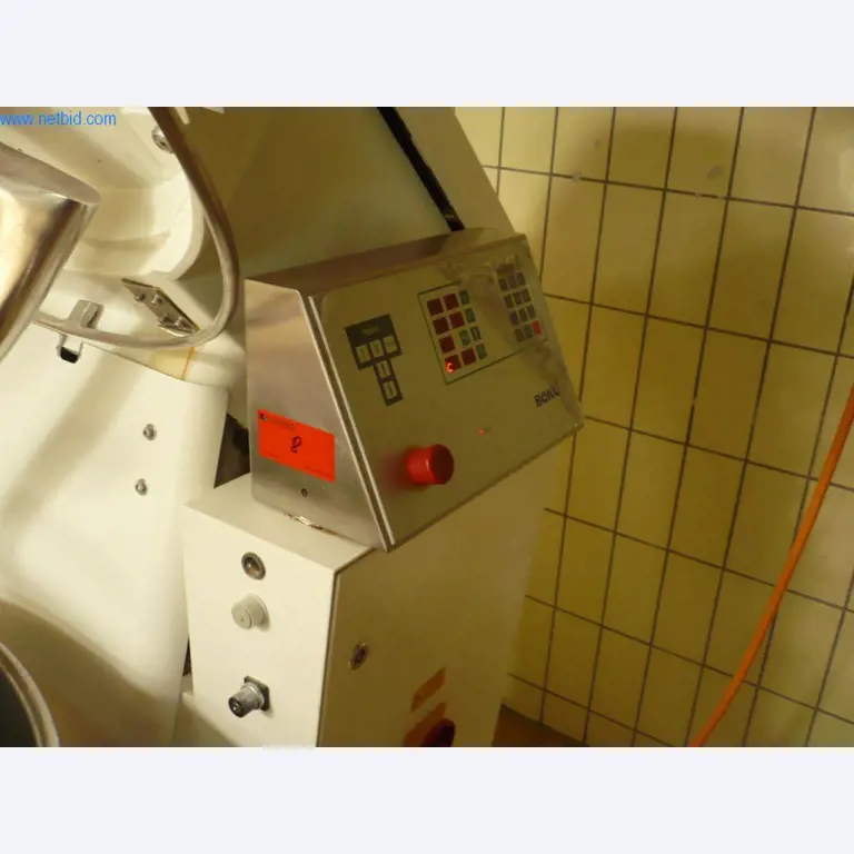 Máquinas de padaria numa grande padaria-2