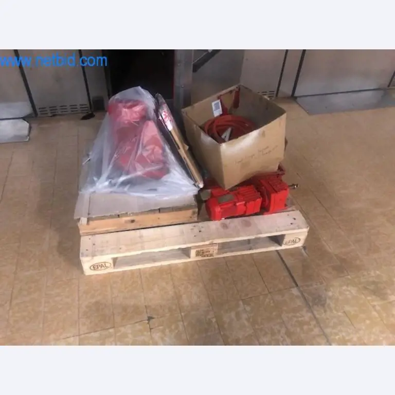 Máquinas de padaria numa grande padaria-2