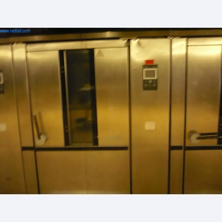 Máquinas de padaria numa grande padaria-1