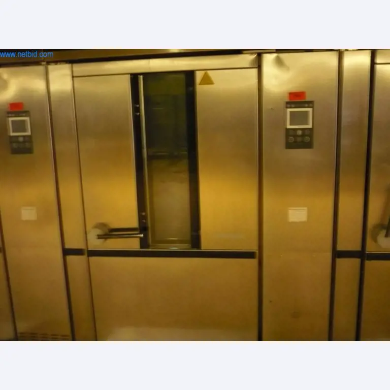 Máquinas de padaria numa grande padaria-1