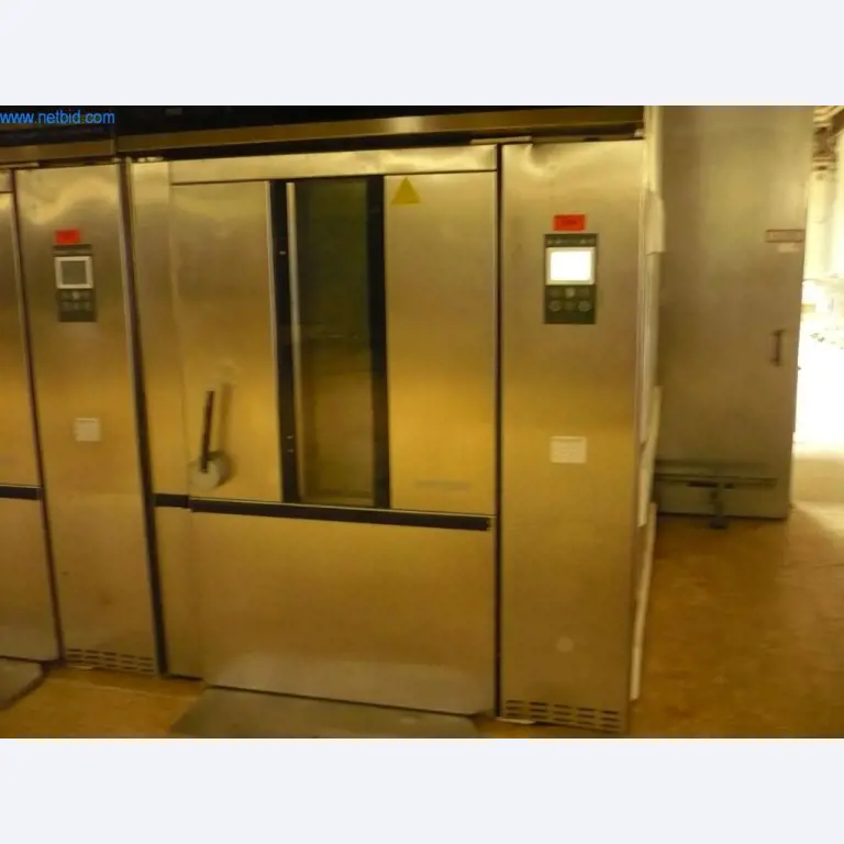 Máquinas de padaria numa grande padaria-1