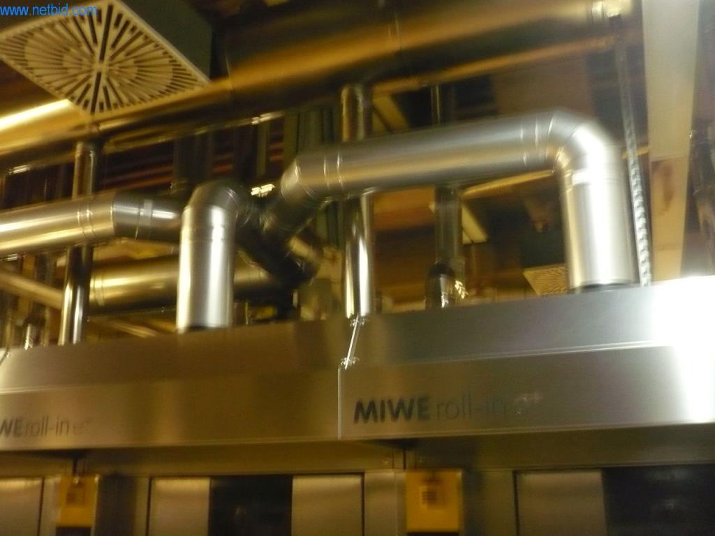 Pekařské stroje ve velké pekárně-2