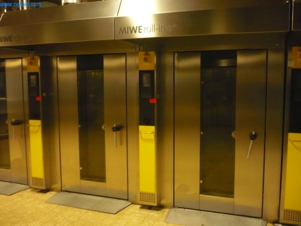 Pekařské stroje ve velké pekárně-1