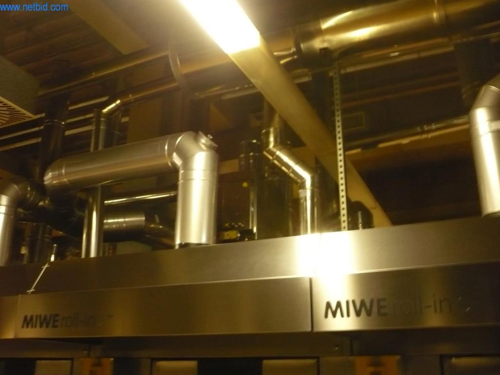 Pekařské stroje ve velké pekárně-2