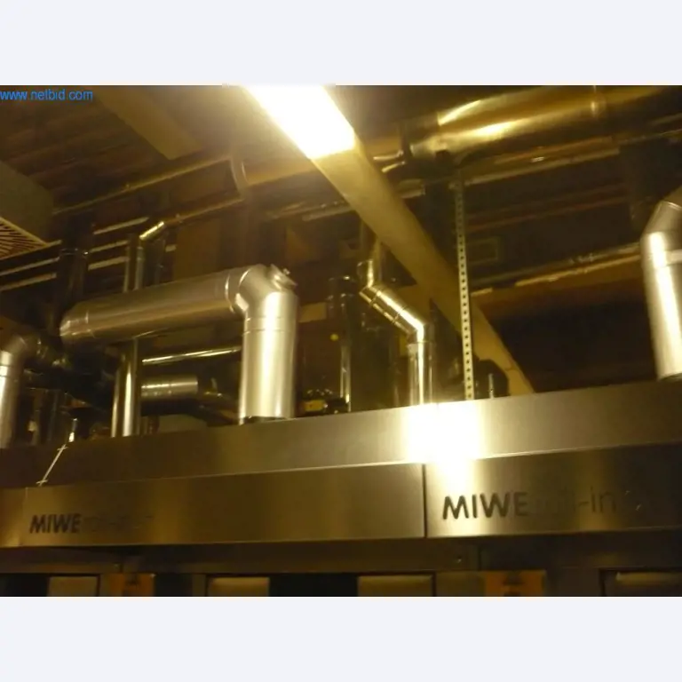 Máquinas de padaria numa grande padaria-2