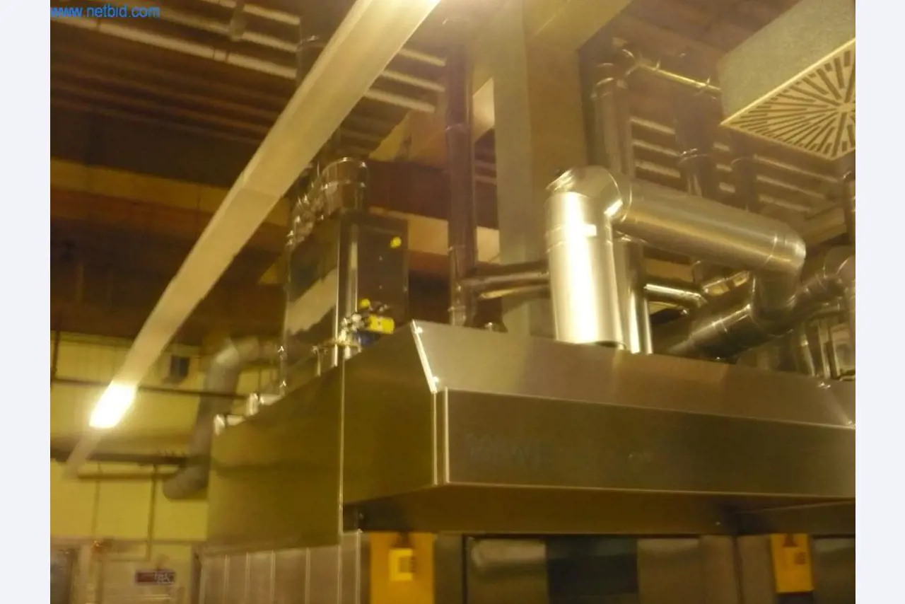 Máquinas de padaria numa grande padaria-2