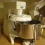 thumbnail-Bakkerijmachines in een grote bakkerij-1